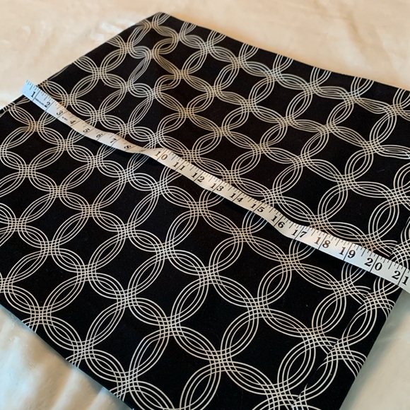 Banana Republic women’s skirt, black, white, size 12. - Picture 7 of 8